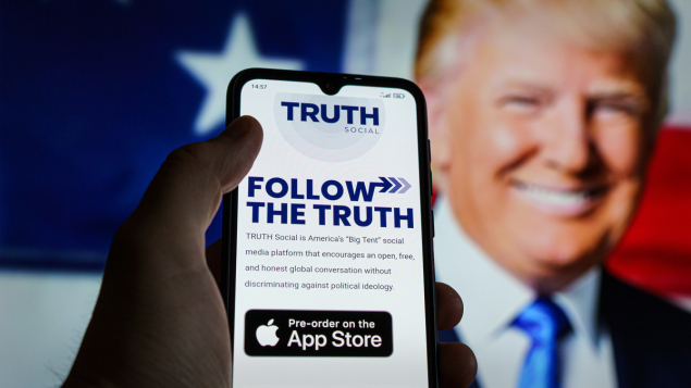 Mạng xã hội Truth Social của Donald Trump đứng top 1 trên App Store